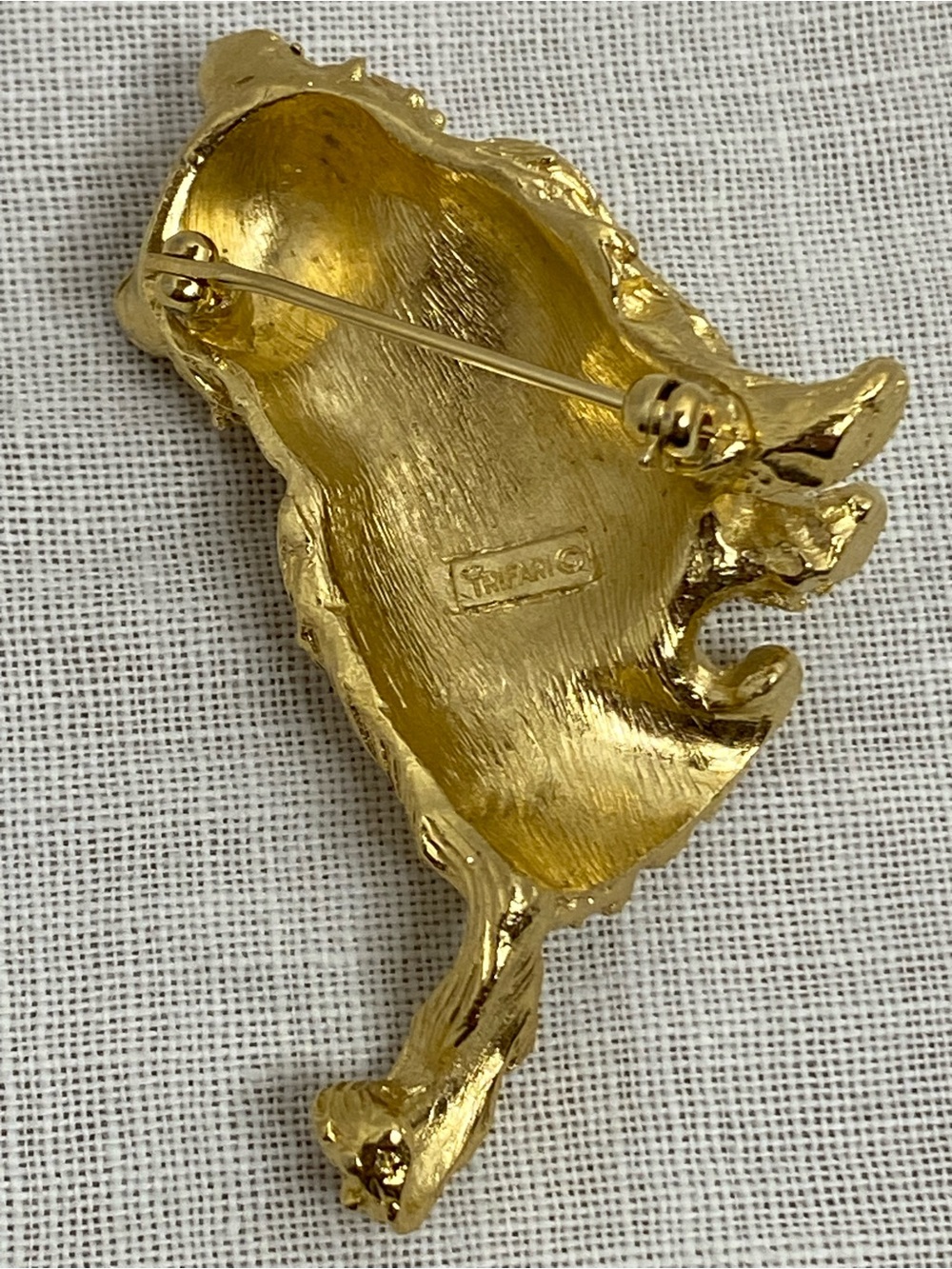 Vintage Trifari Cat Brooch Sitting Persian Signed Crown Trifari Gold Tone - Picture 10 of 13